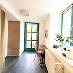 Modernes In Elbnaehe Дрезден