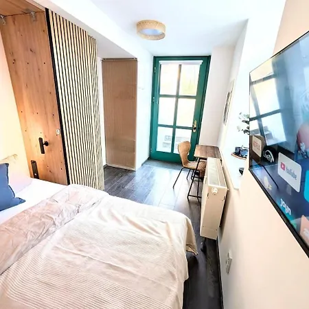 Modernes In Elbnaehe - Auf Wunsch Mit Auto شقة *