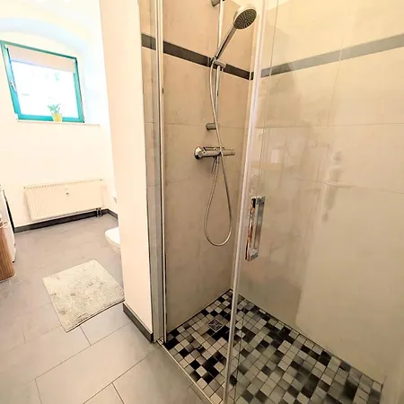 Modernes In Elbnaehe - Auf Wunsch Mit Auto *