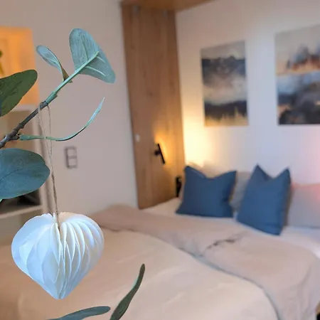 Modernes In Elbnaehe - Auf Wunsch Mit Auto *