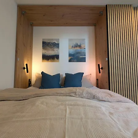 Modernes In Elbnaehe - Auf Wunsch Mit Auto دريسدن