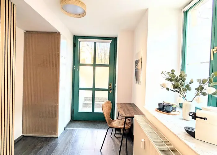 Modernes In Elbnaehe - Auf Wunsch Mit Auto Drážďany