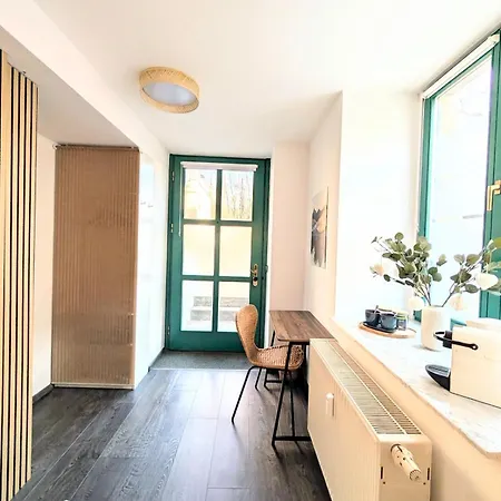 Modernes In Elbnaehe - Auf Wunsch Mit Auto Dresda